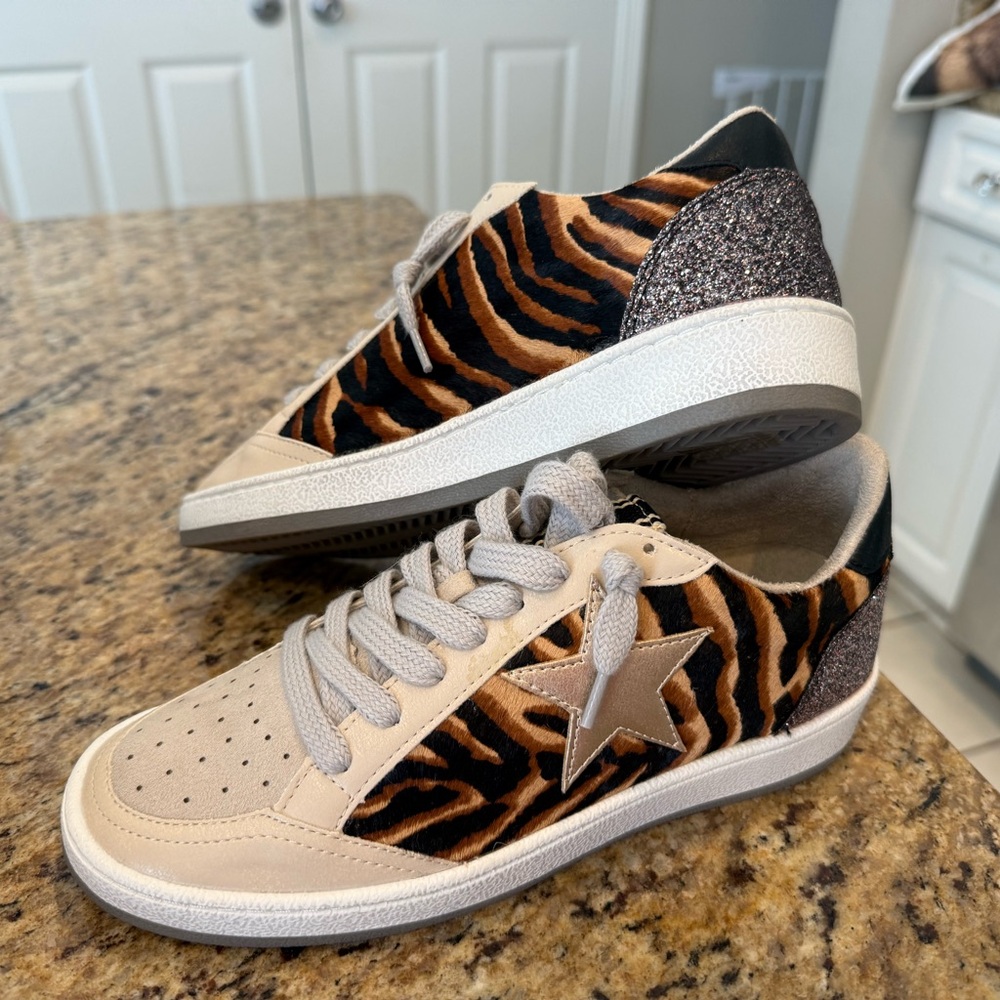 NWOB ShuShop Tiger Stripe Star Sneakers Paz